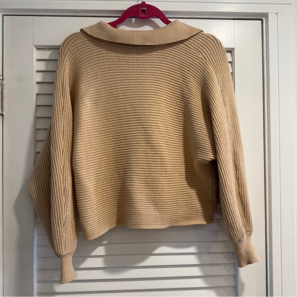 Women’s V-Neck Collared Sweater - Picture 4 of 4